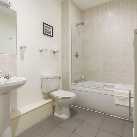 The Artane Self Catering דירה *